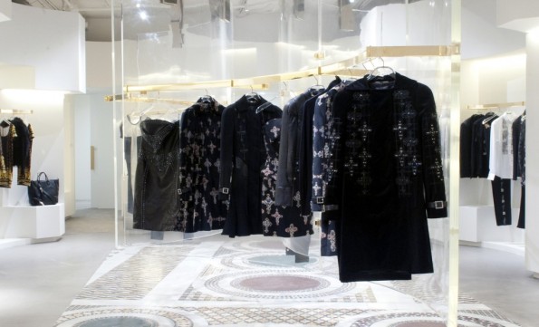 Versace, nuova apertura della boutique a Soho | La Promenade, BlogZine ...